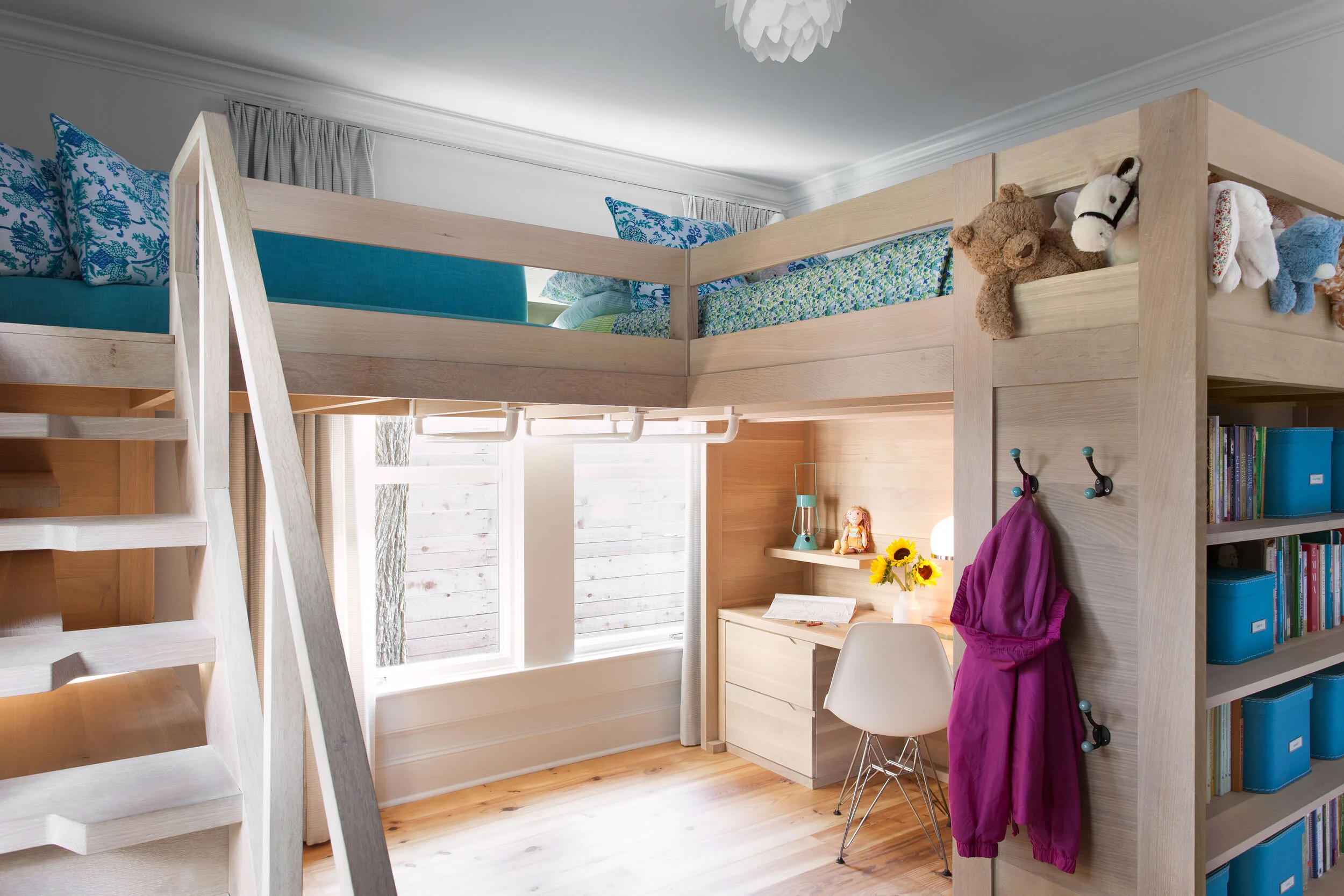  Kid's bedroom with custom-made bunk bed in the Hyde Park Bungalow, designed by Mark Cravotta. 