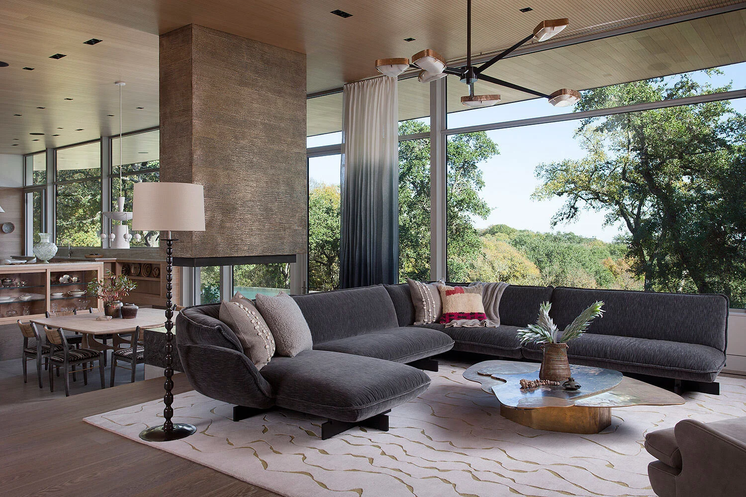  Alternate view of the Rocky River living room featuring the custom rug and Vincenzo De Cotiis bronze and marble table, designed by Mark Cravotta. 