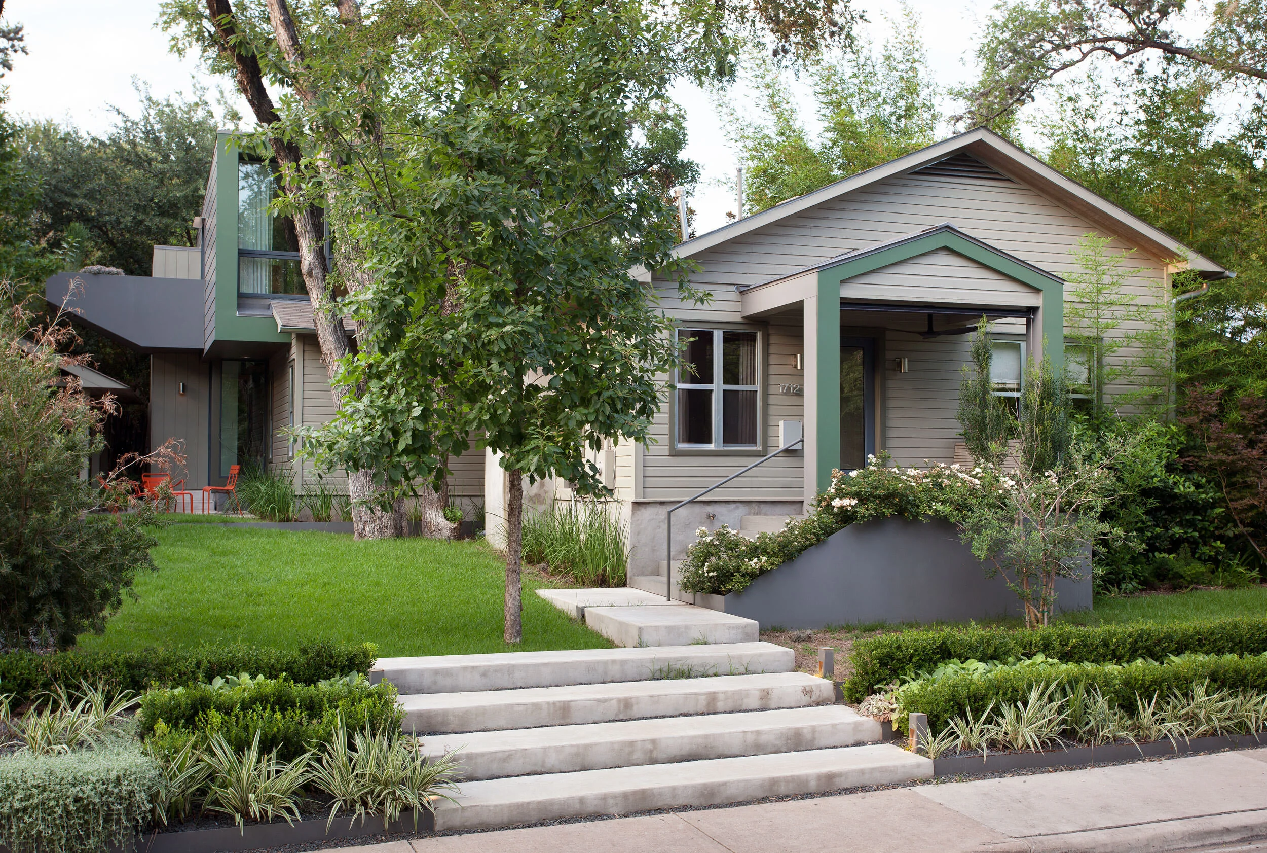  Street view of the Clarksville Austin bungalow, designed by Mark Cravotta. 
