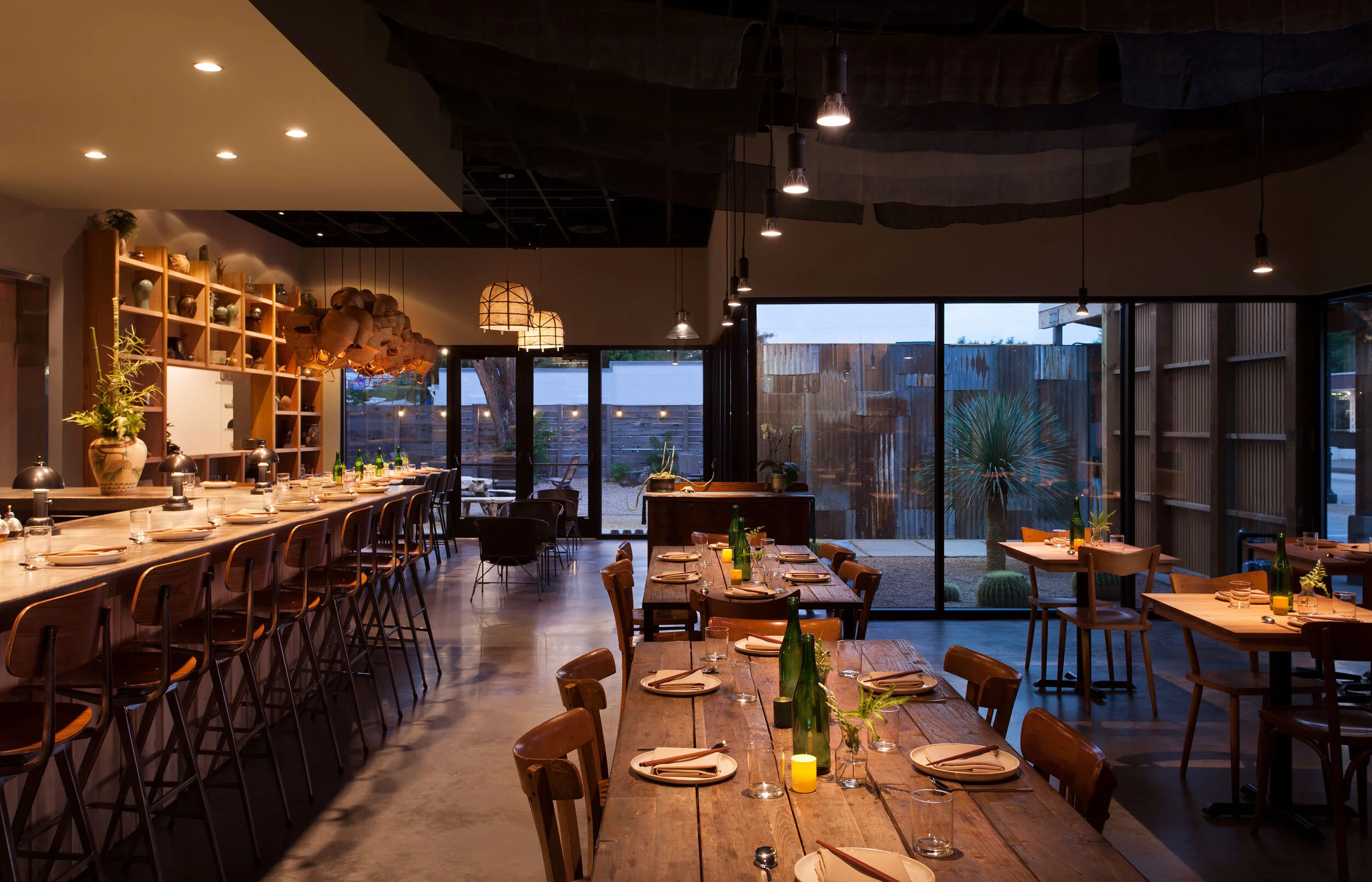  Dining room view toward the entry and handmade chandelier at Oseyo, designed by Cravotta Interiors. 