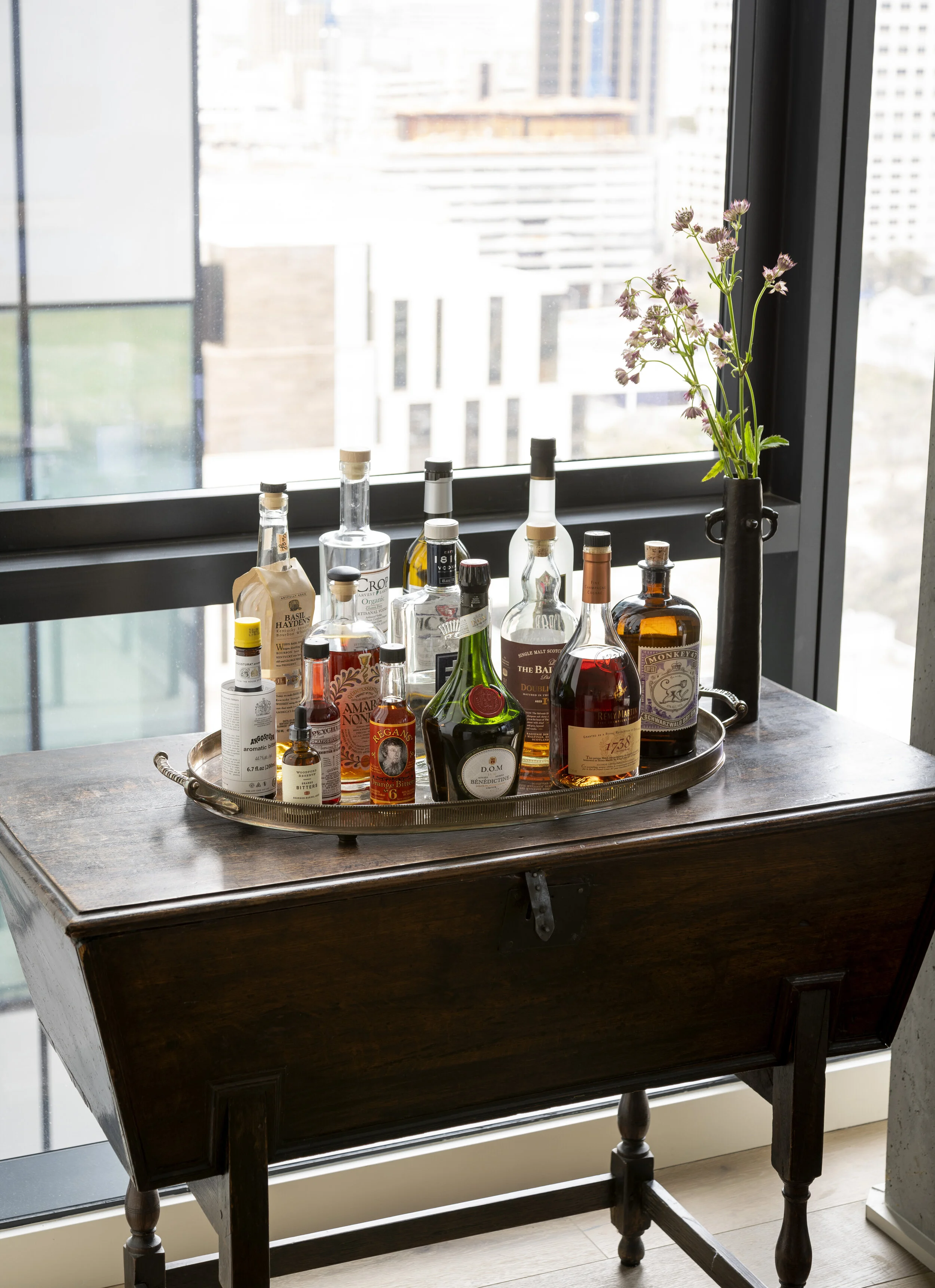  Custom bar in the colorful Proper Residence living area, designed by Mark Cravotta. 