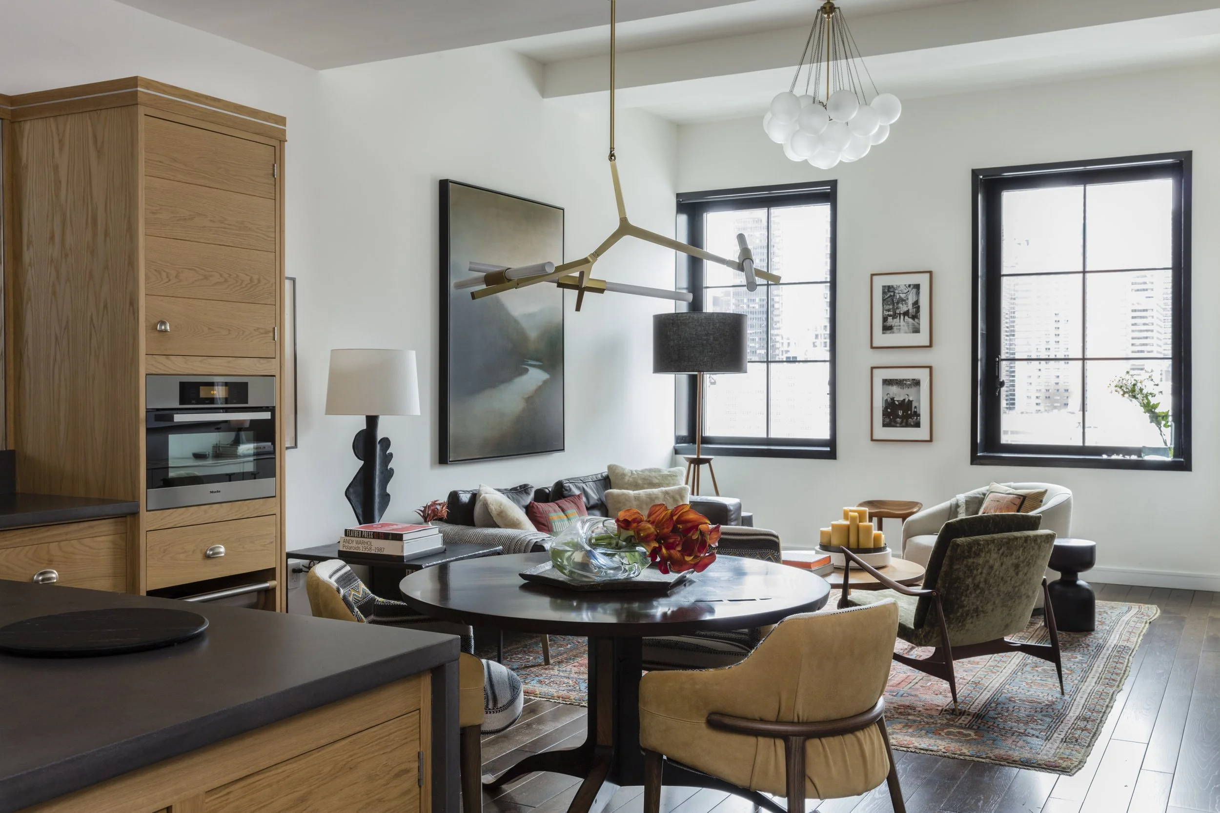  Breakfast dining area in the colorful, art-filled Stella NYC condo by Cravotta Interiors. 